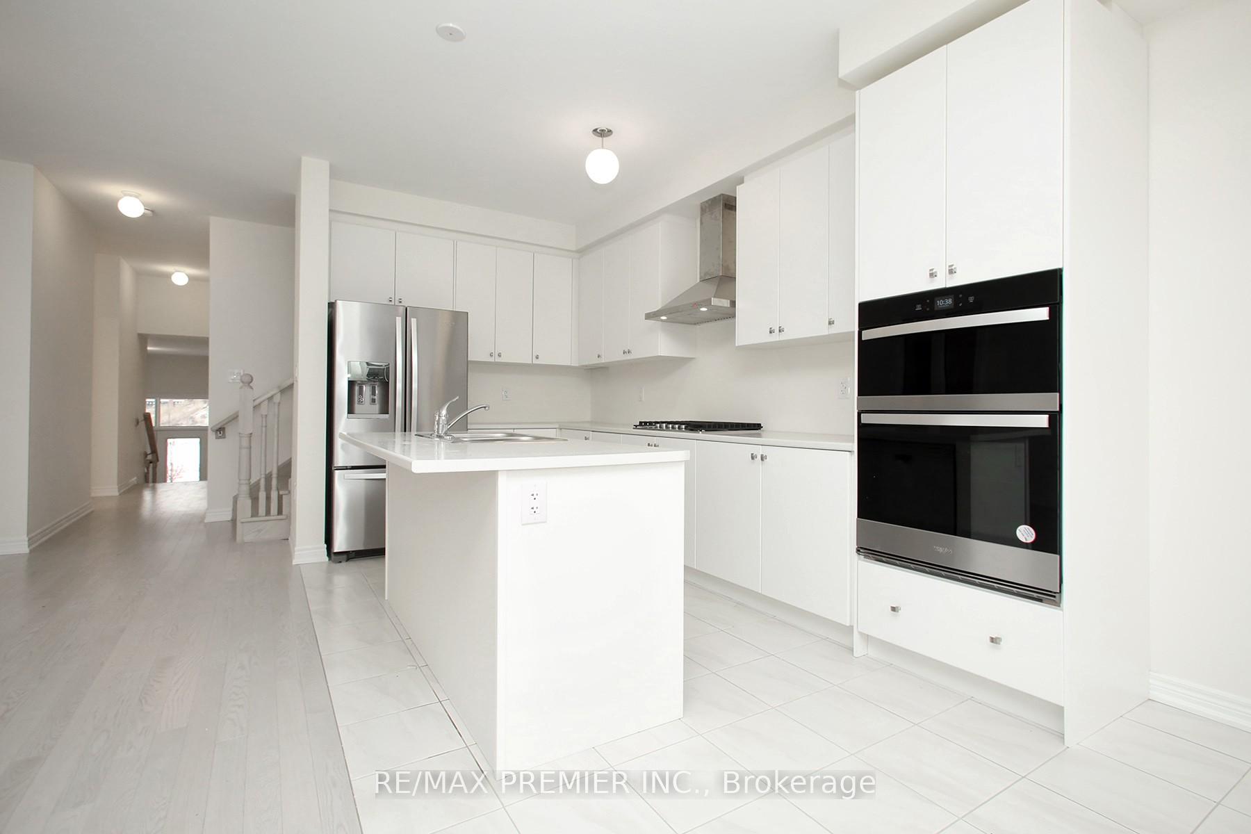 Photo 2 of 81 Kinloss Street, Vaughan, Kleinburg — HOMEH
