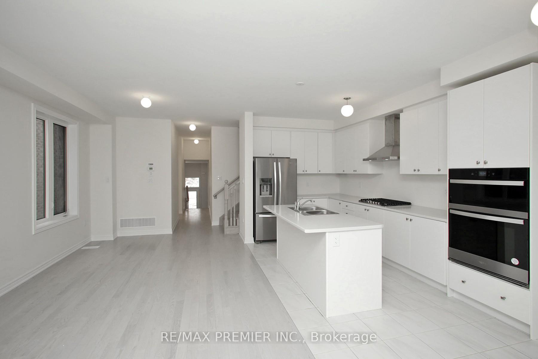Photo 12 of 81 Kinloss Street, Vaughan, Kleinburg — HOMEH