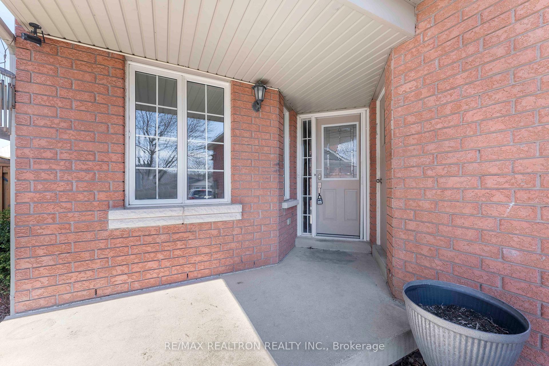 Photo 22 of 34 Aikens Crescent, Barrie, Holly — HOMEH