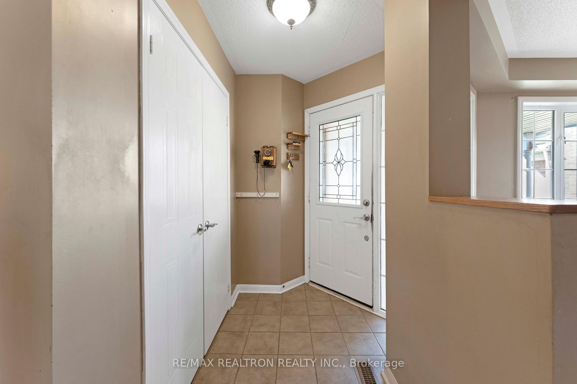 Photo 5 of 34 Aikens Crescent, Barrie, Holly — HOMEH