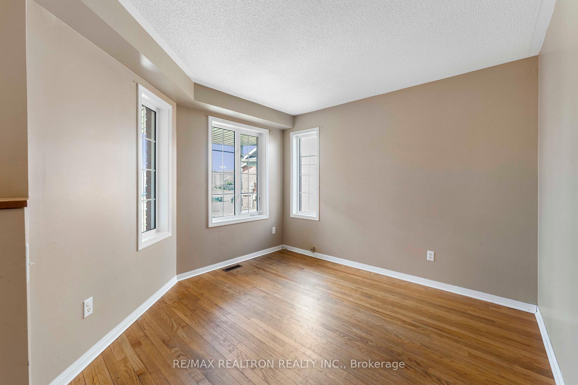 Photo 3 of 34 Aikens Crescent, Barrie, Holly — HOMEH
