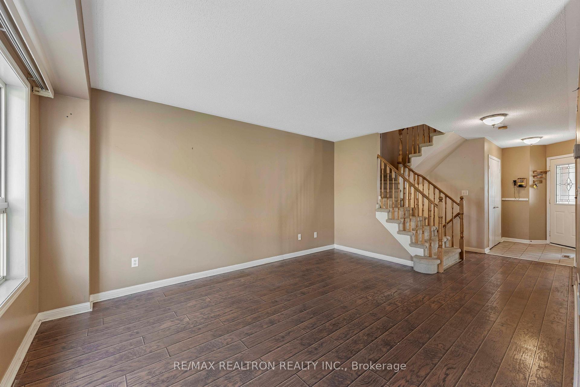 Photo 26 of 34 Aikens Crescent, Barrie, Holly — HOMEH