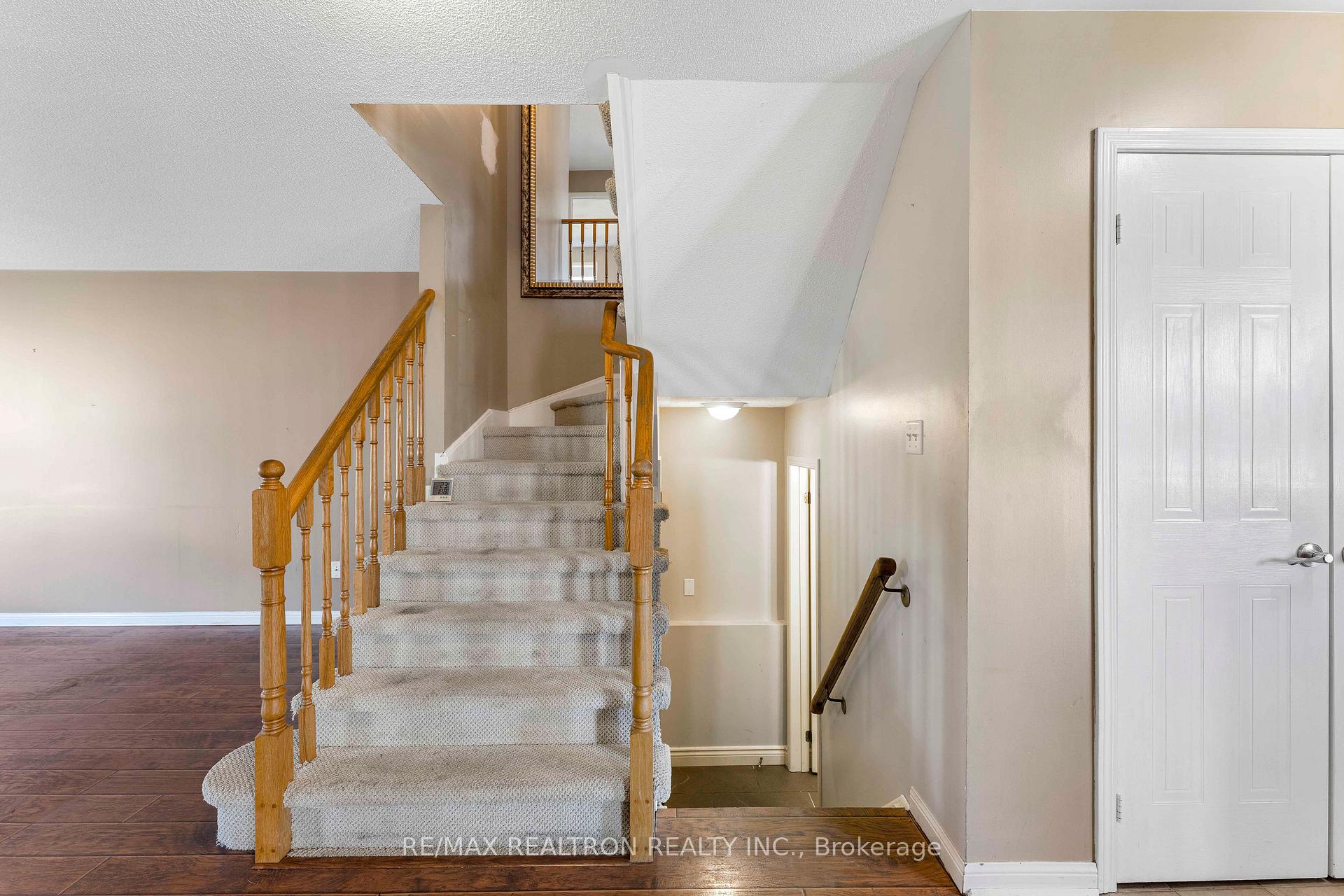 Photo 31 of 34 Aikens Crescent, Barrie, Holly — HOMEH