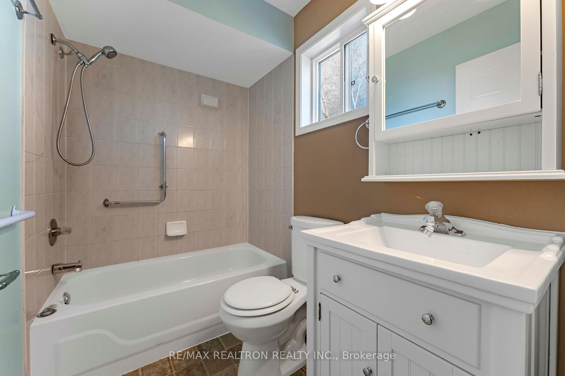 Photo 38 of 34 Aikens Crescent, Barrie, Holly — HOMEH