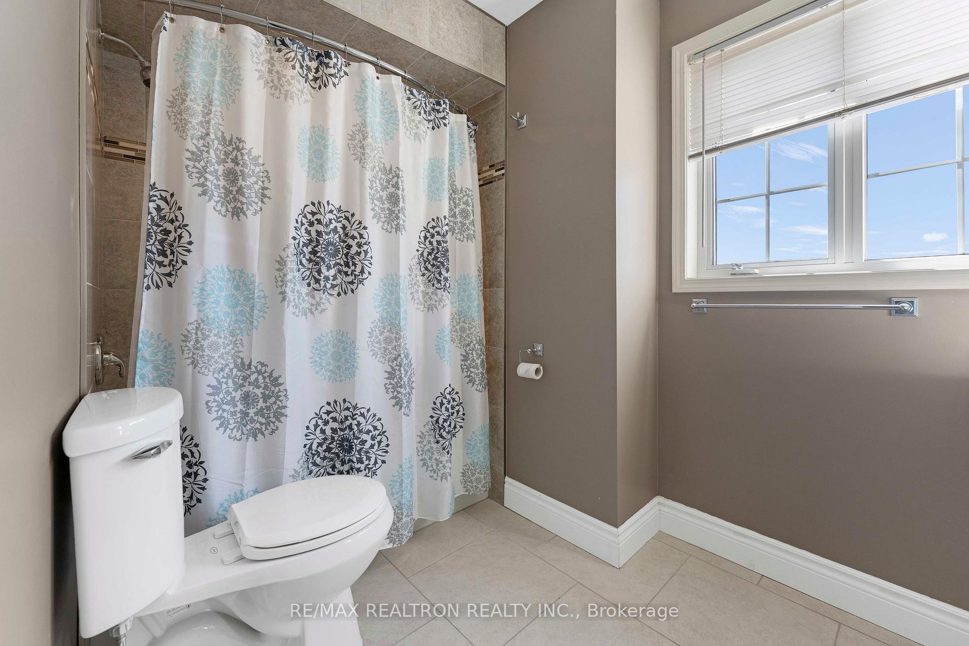 Photo 13 of 34 Aikens Crescent, Barrie, Holly — HOMEH