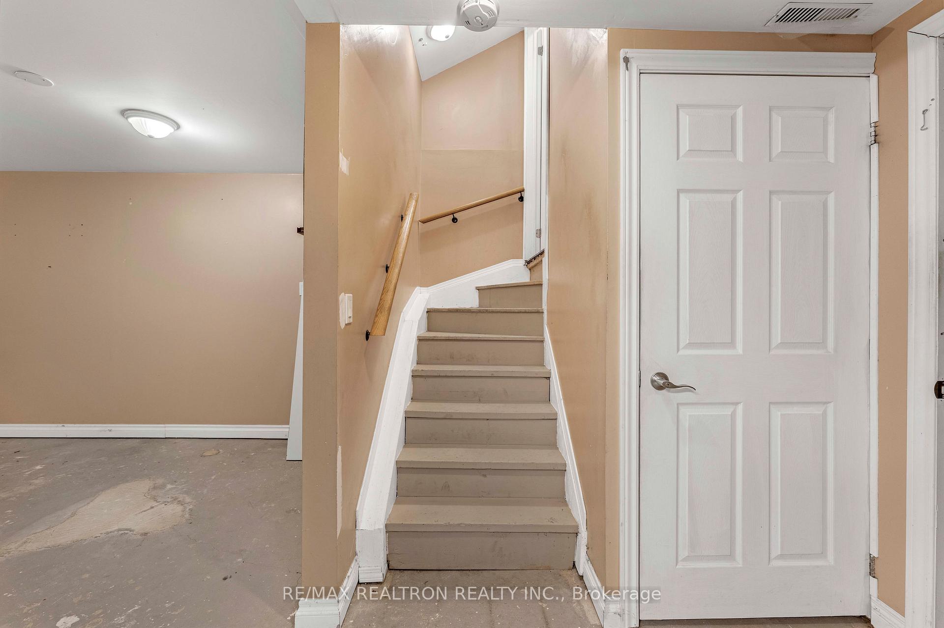 Photo 18 of 34 Aikens Crescent, Barrie, Holly — HOMEH