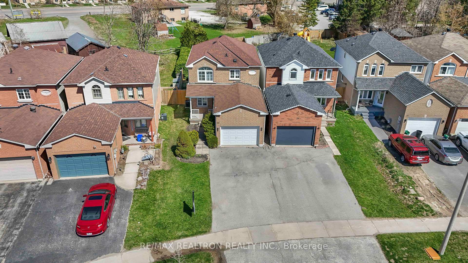 Photo 21 of 34 Aikens Crescent, Barrie, Holly — HOMEH