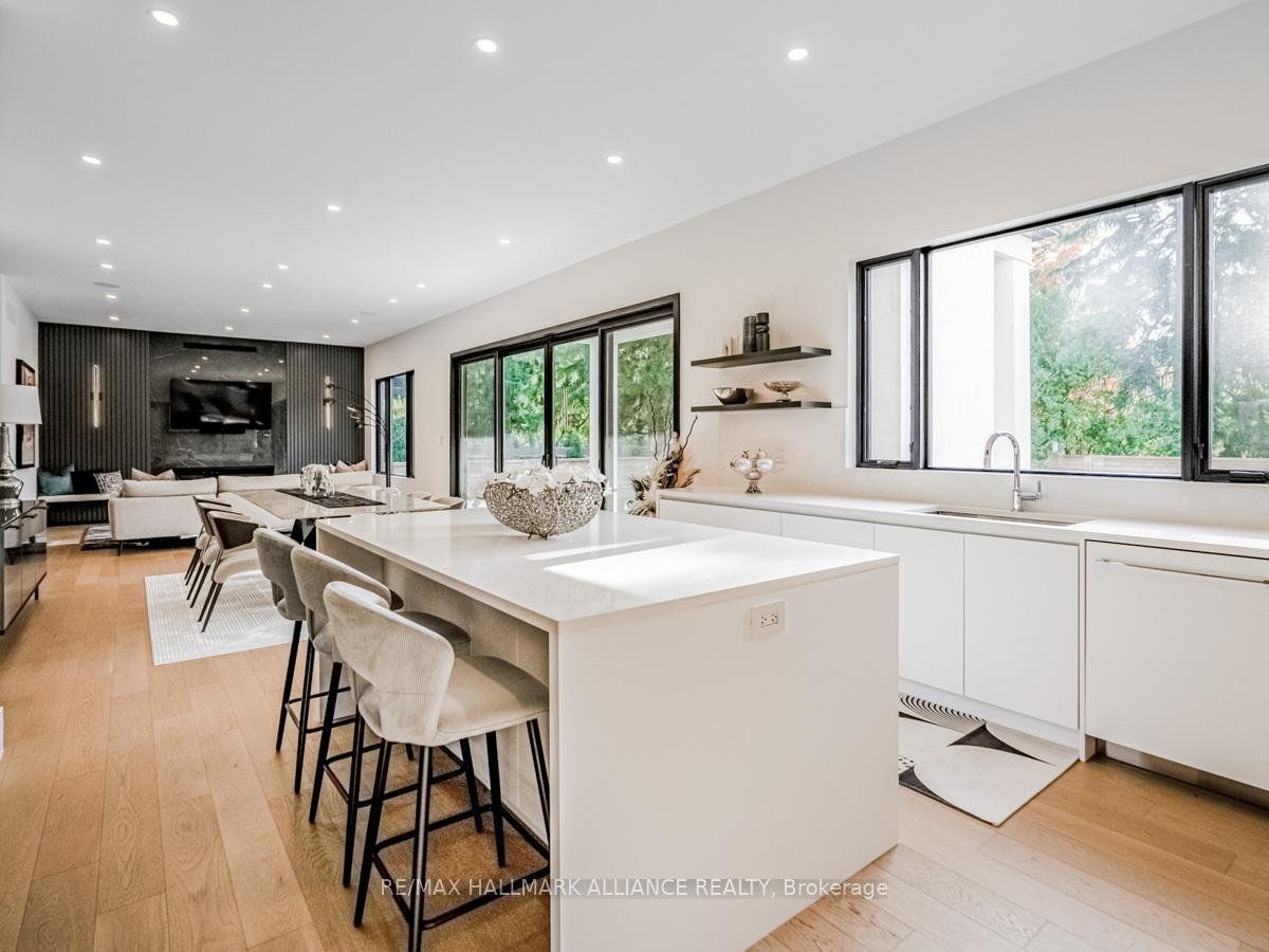 Photo 11 of 348 Winston Road, Oakville, West — HOMEH