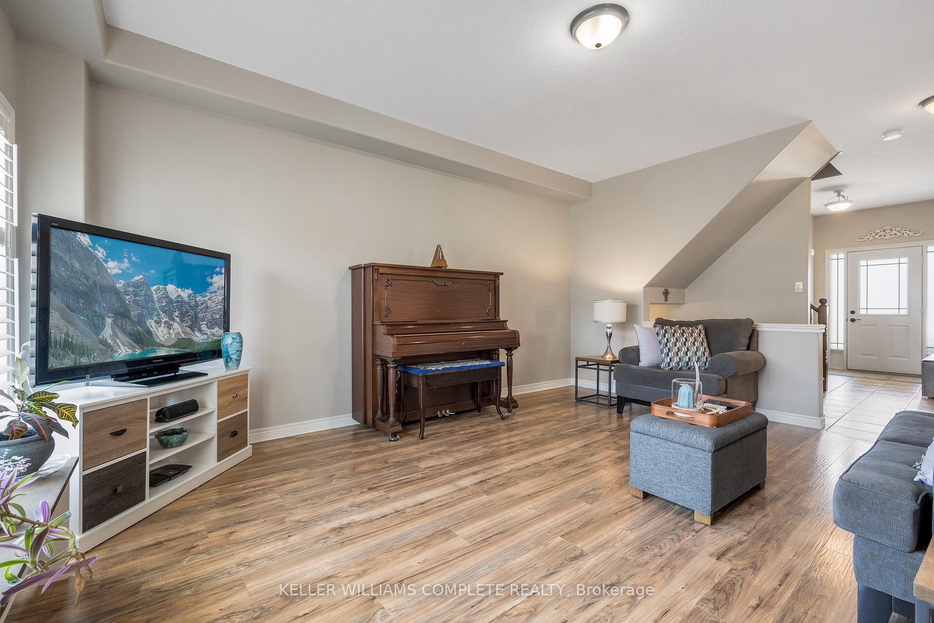 Photo 11 of 72 Windwood Drive, Hamilton, Binbrook — HOMEH