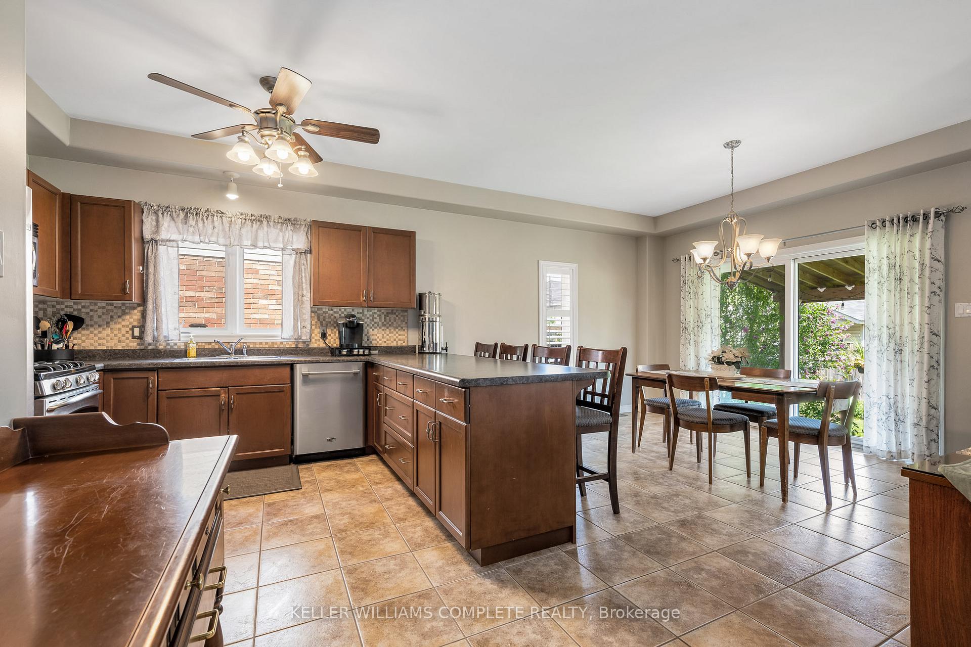 Photo 14 of 72 Windwood Drive, Hamilton, Binbrook — HOMEH