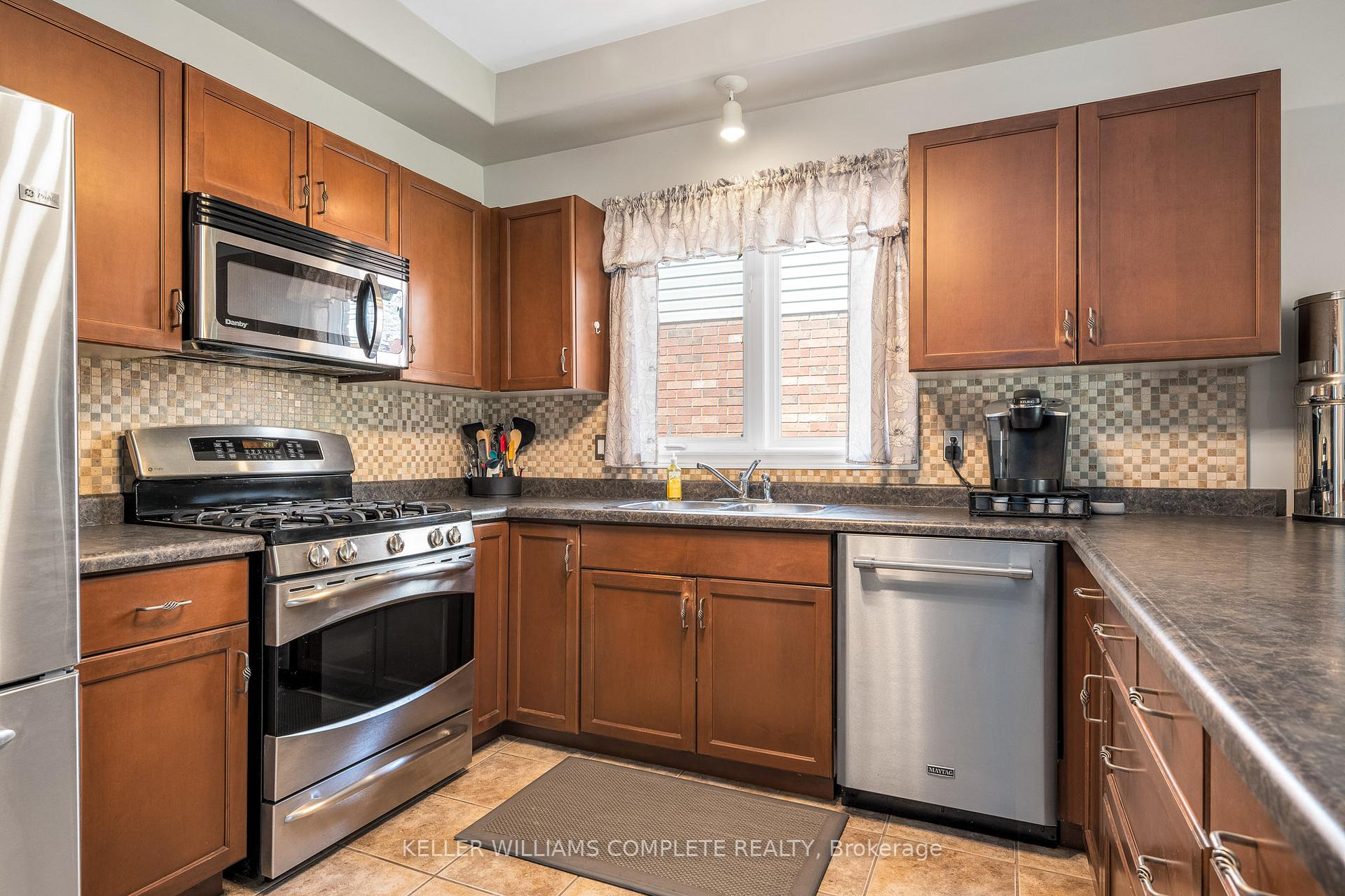 Photo 22 of 72 Windwood Drive, Hamilton, Binbrook — HOMEH