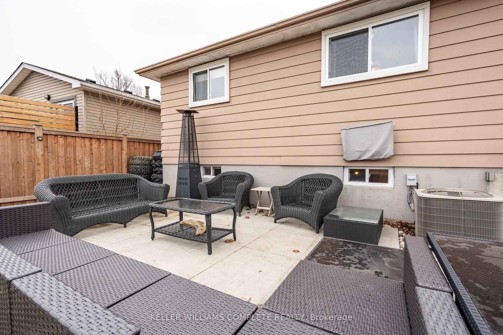 Photo 38 of 47 Locheed Drive, Hamilton, Lisgar — HOMEH