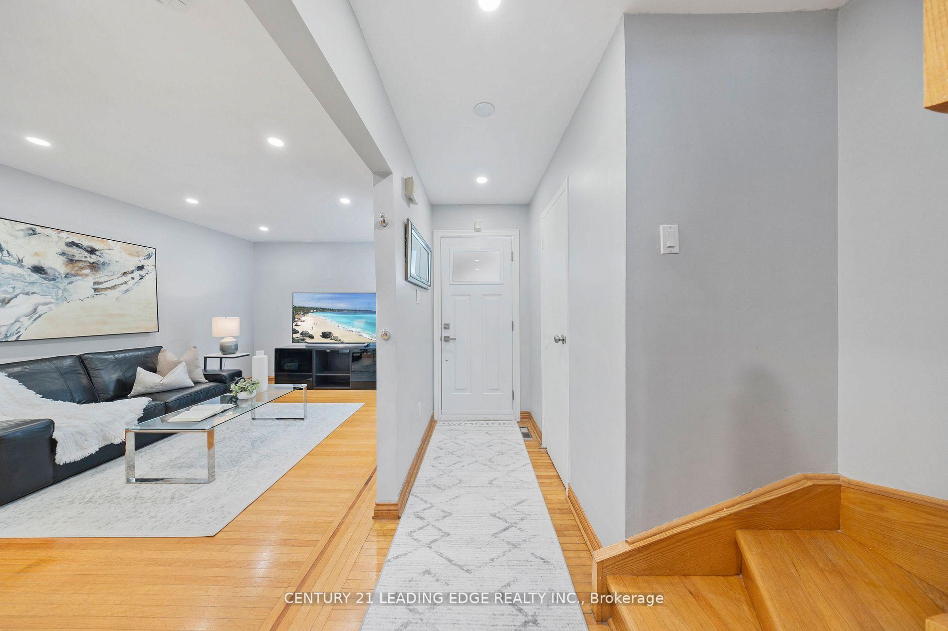 Photo 4 of 47 Peachtree Place, Vaughan, Glen Shields — HOMEH