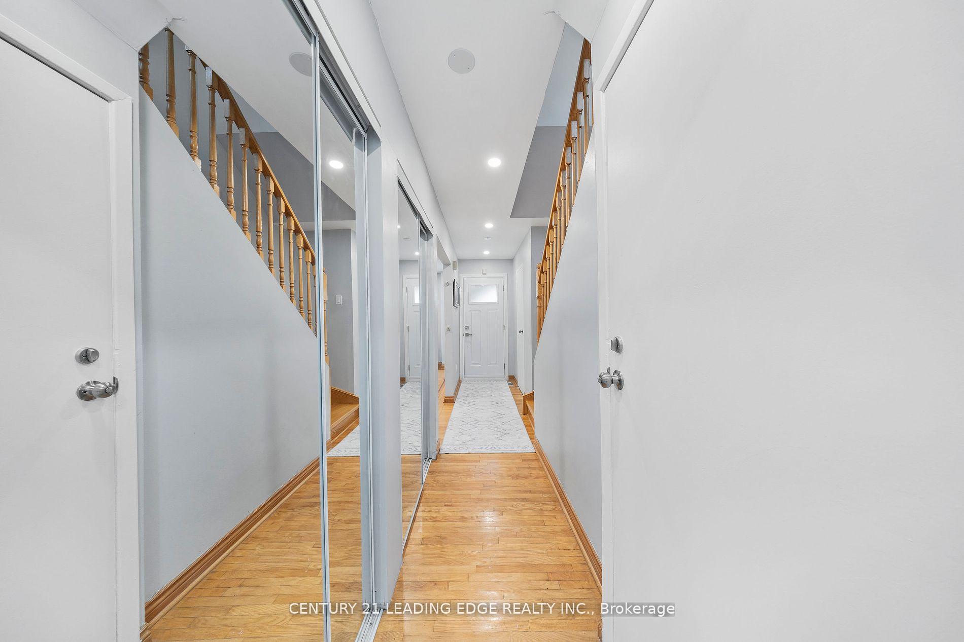 Photo 2 of 47 Peachtree Place, Vaughan, Glen Shields — HOMEH