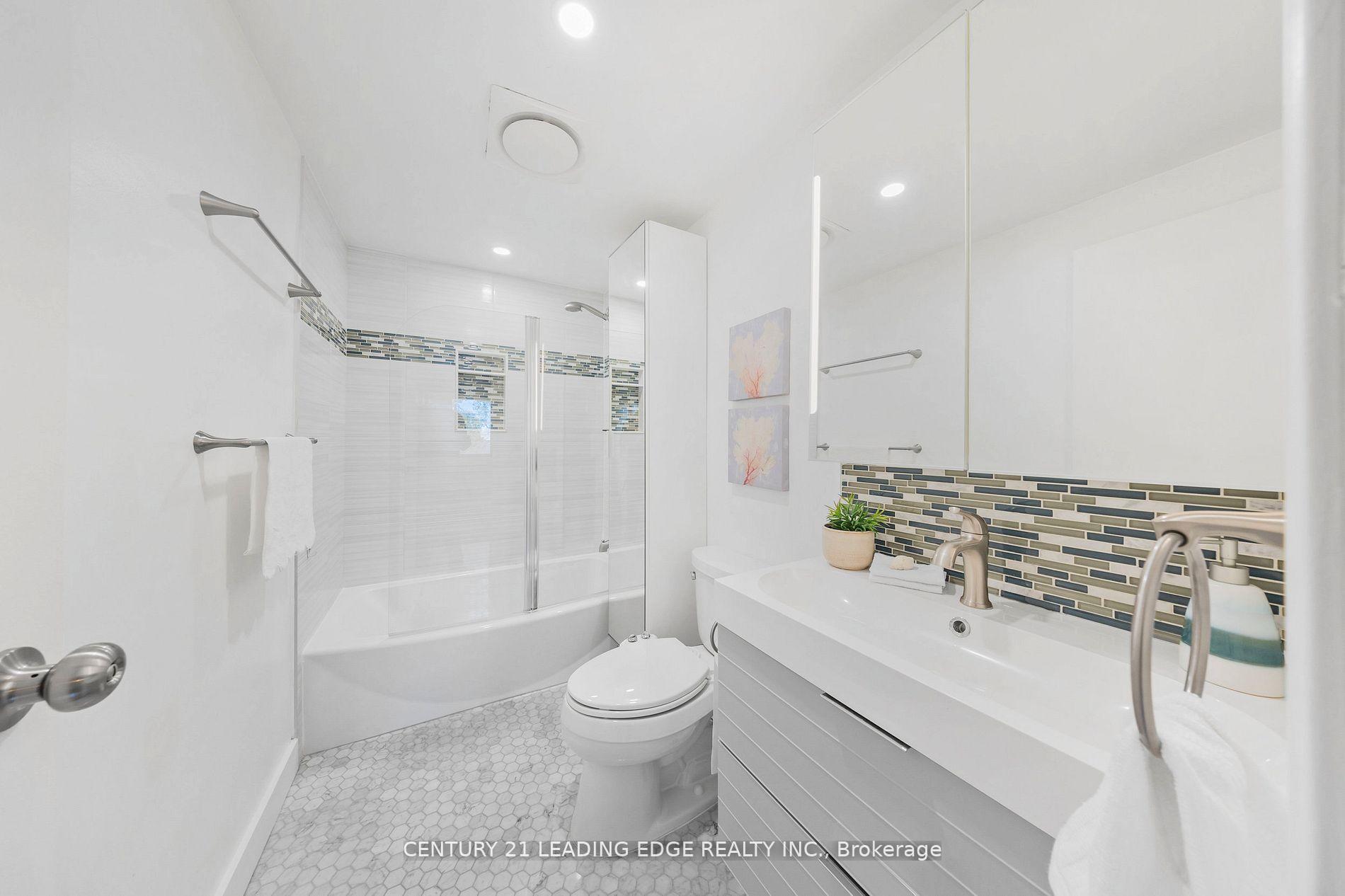 Photo 10 of 47 Peachtree Place, Vaughan, Glen Shields — HOMEH