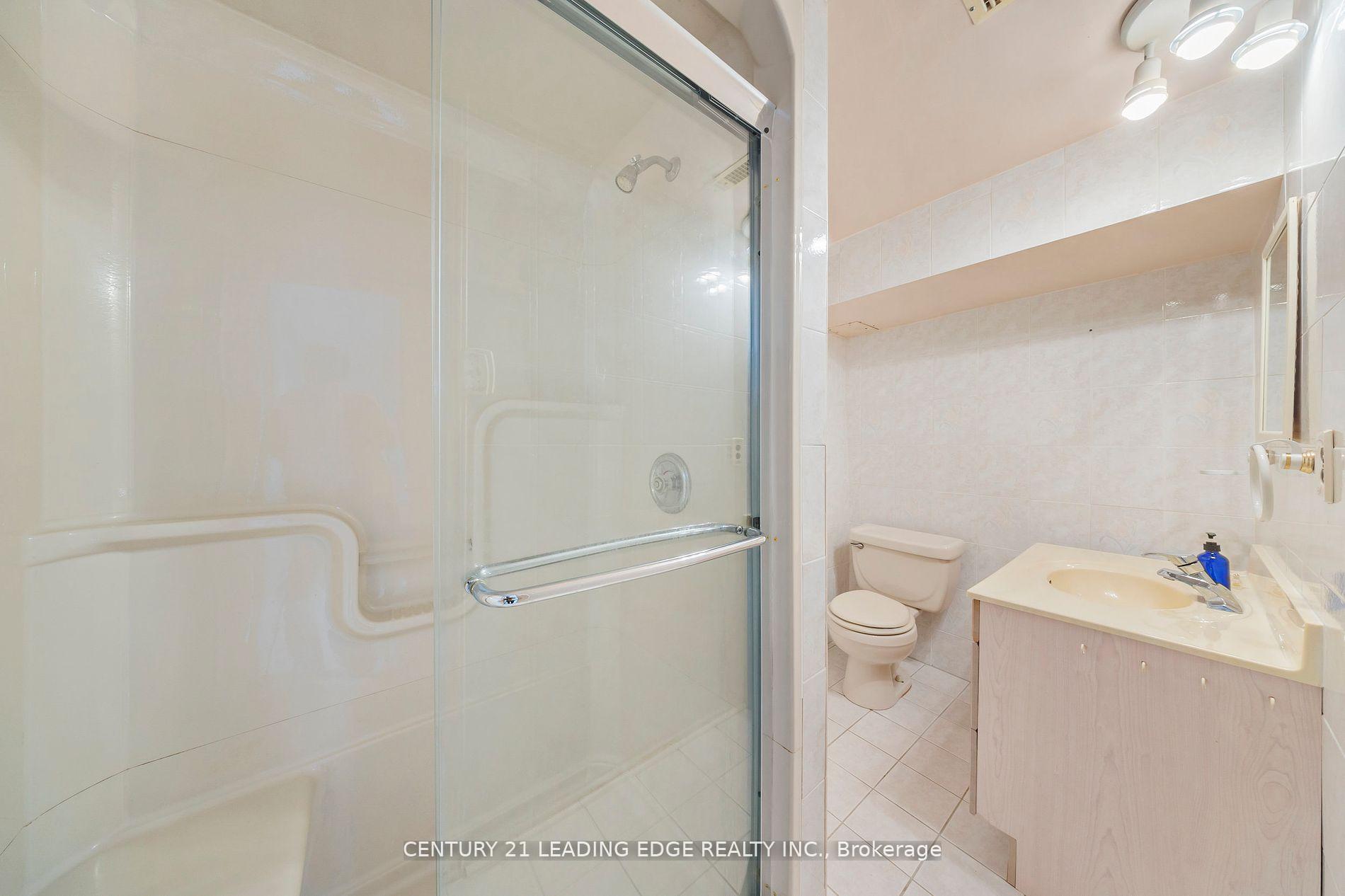 Photo 21 of 47 Peachtree Place, Vaughan, Glen Shields — HOMEH