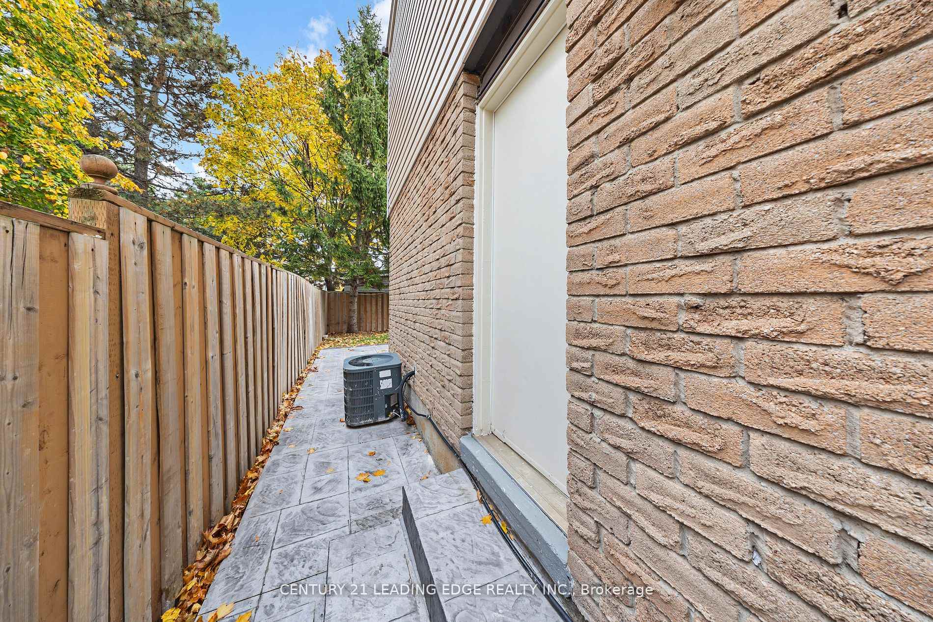 Photo 32 of 47 Peachtree Place, Vaughan, Glen Shields — HOMEH