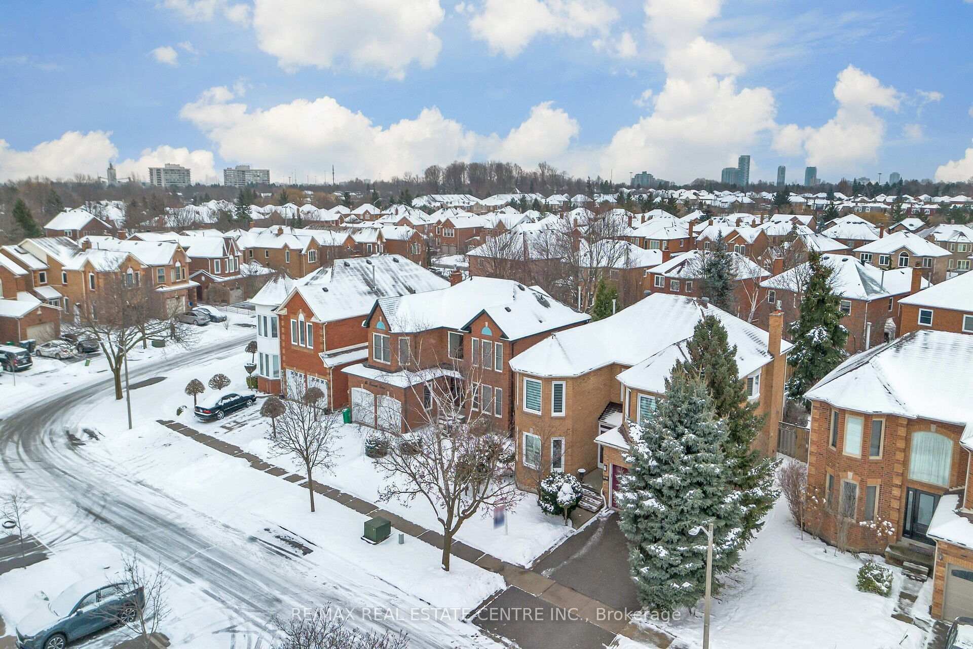 Photo 2 of 63 Leeward Drive, Brampton, Westgate — HOMEH