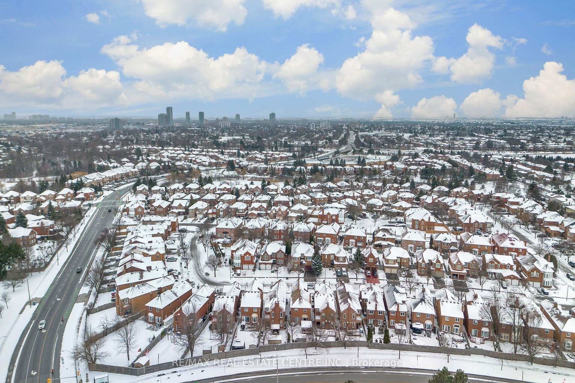 Photo 12 of 63 Leeward Drive, Brampton, Westgate — HOMEH
