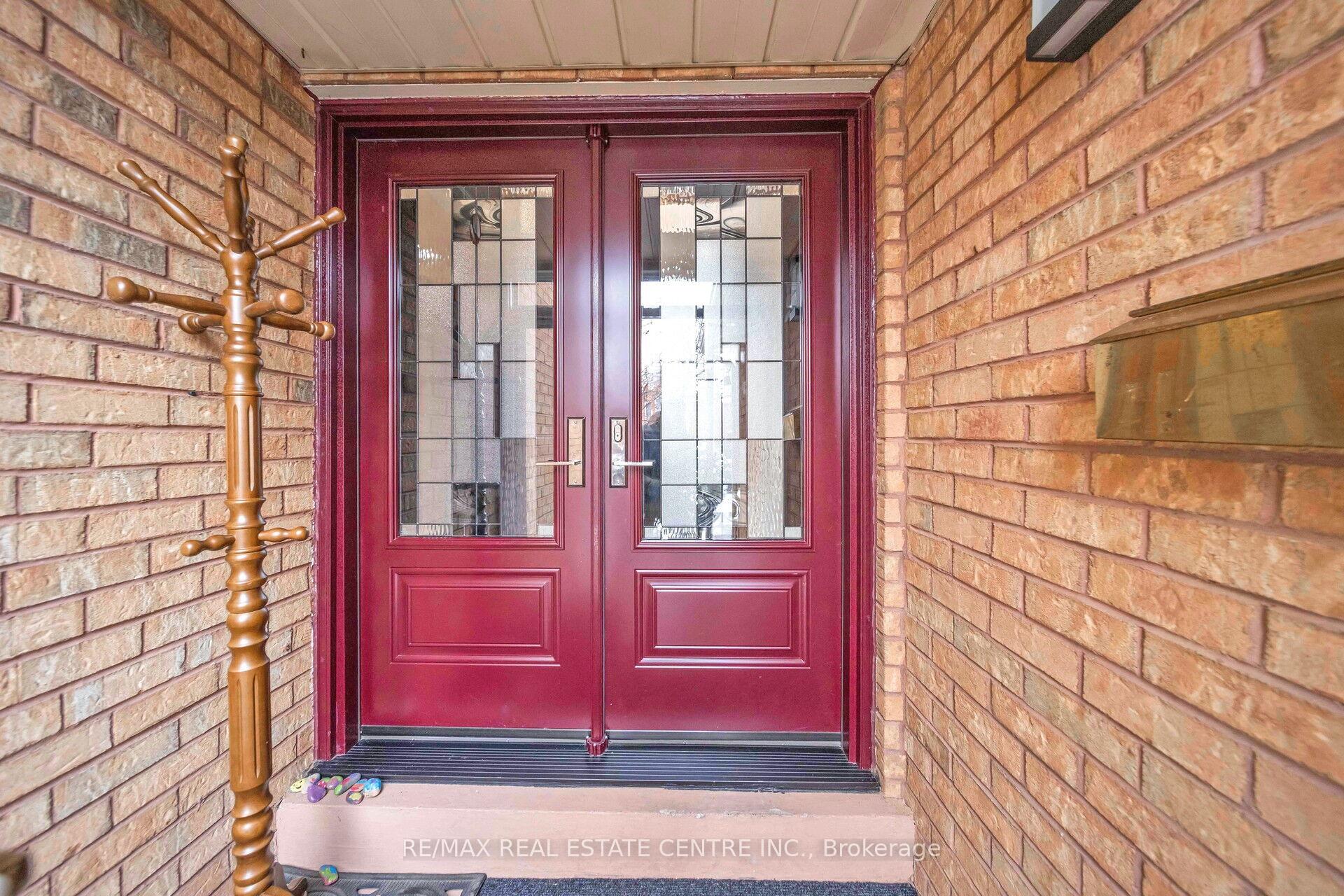 Photo 10 of 63 Leeward Drive, Brampton, Westgate — HOMEH