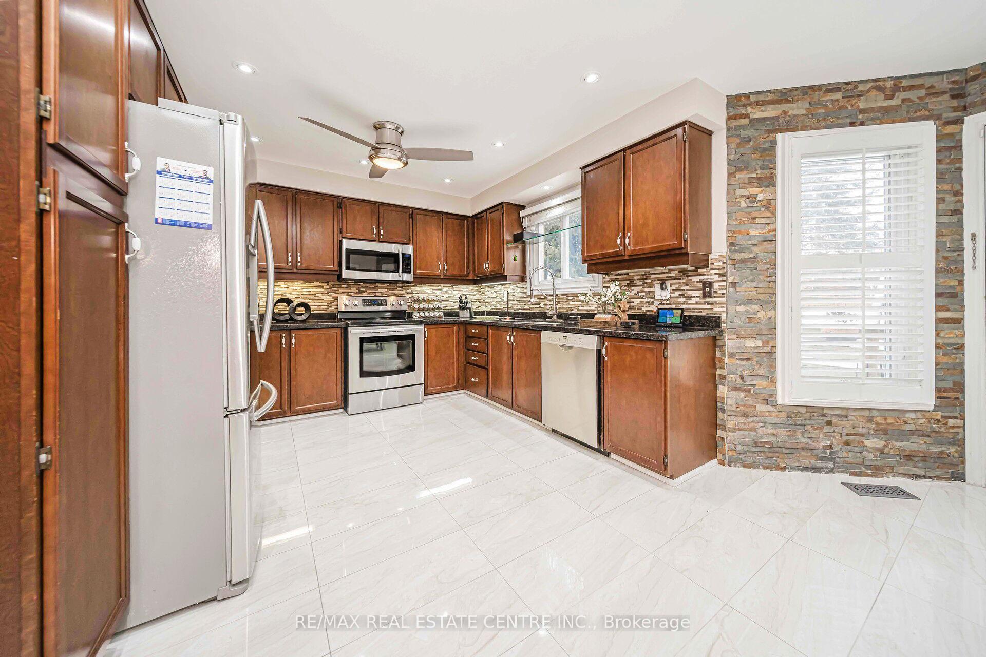 Photo 13 of 63 Leeward Drive, Brampton, Westgate — HOMEH