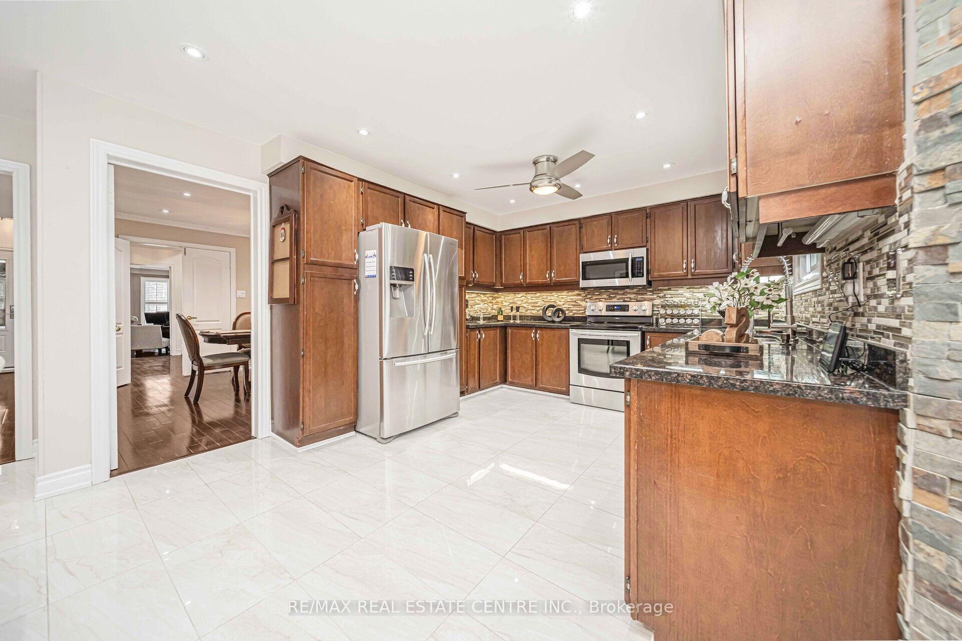 Photo 22 of 63 Leeward Drive, Brampton, Westgate — HOMEH