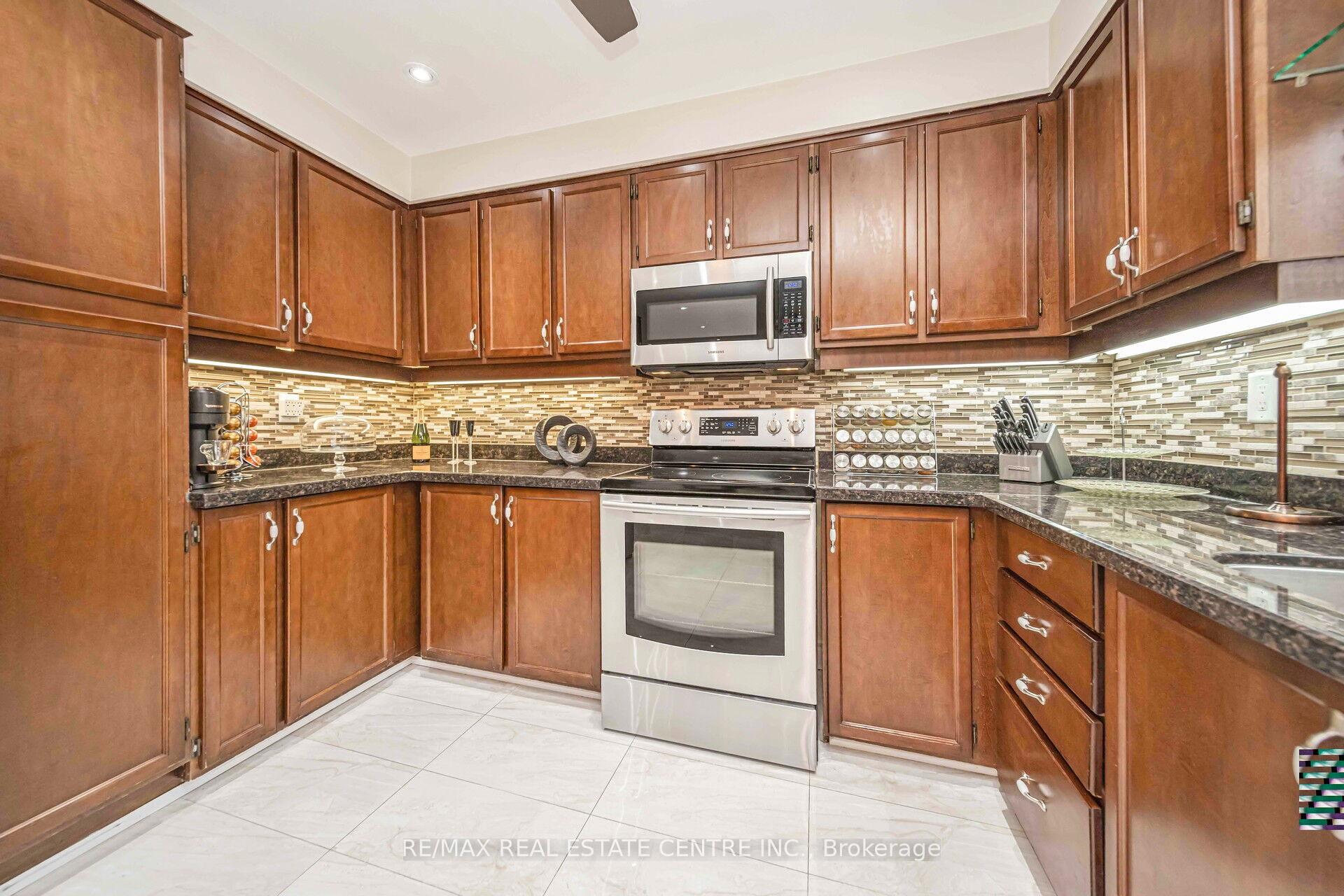 Photo 29 of 63 Leeward Drive, Brampton, Westgate — HOMEH