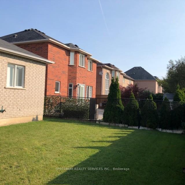 Photo 3 of 31 Coalbrook Court, Vaughan, East Woodbridge — HOMEH