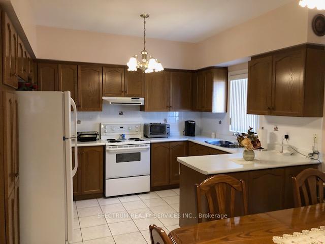 Photo 6 of 31 Coalbrook Court, Vaughan, East Woodbridge — HOMEH