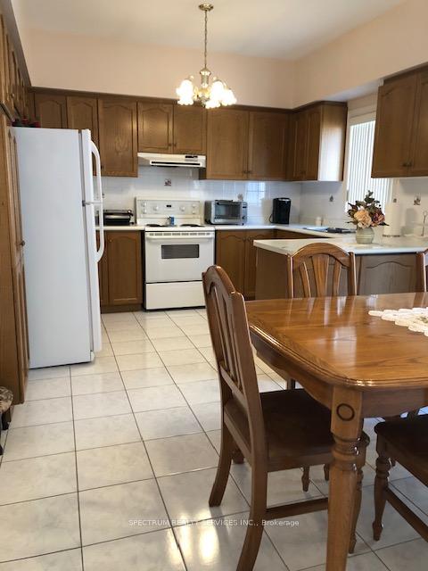 Photo 5 of 31 Coalbrook Court, Vaughan, East Woodbridge — HOMEH