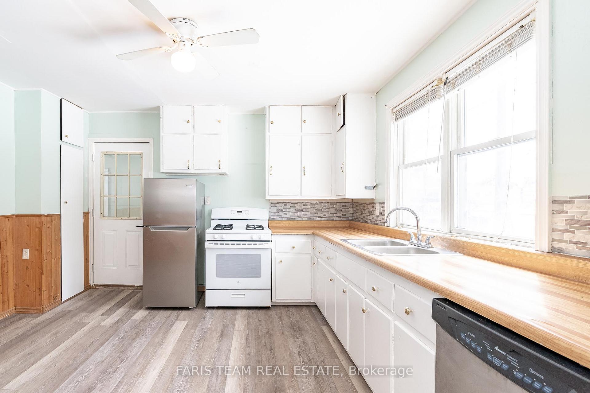 Photo 2 of 549 King Street, Midland — HOMEH