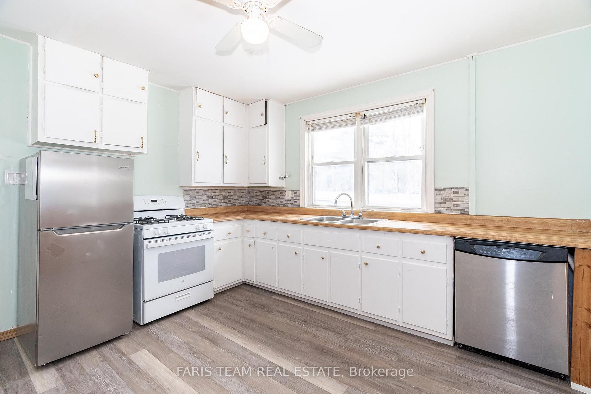 Photo 8 of 549 King Street, Midland — HOMEH