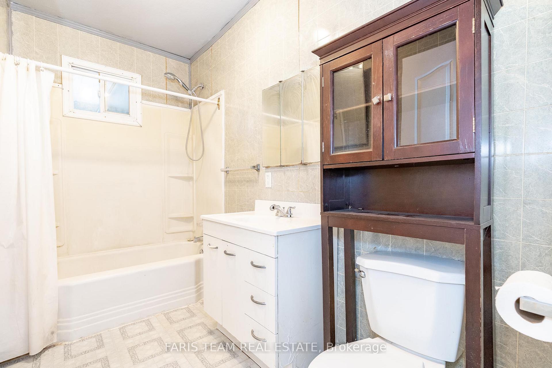 Photo 12 of 549 King Street, Midland — HOMEH