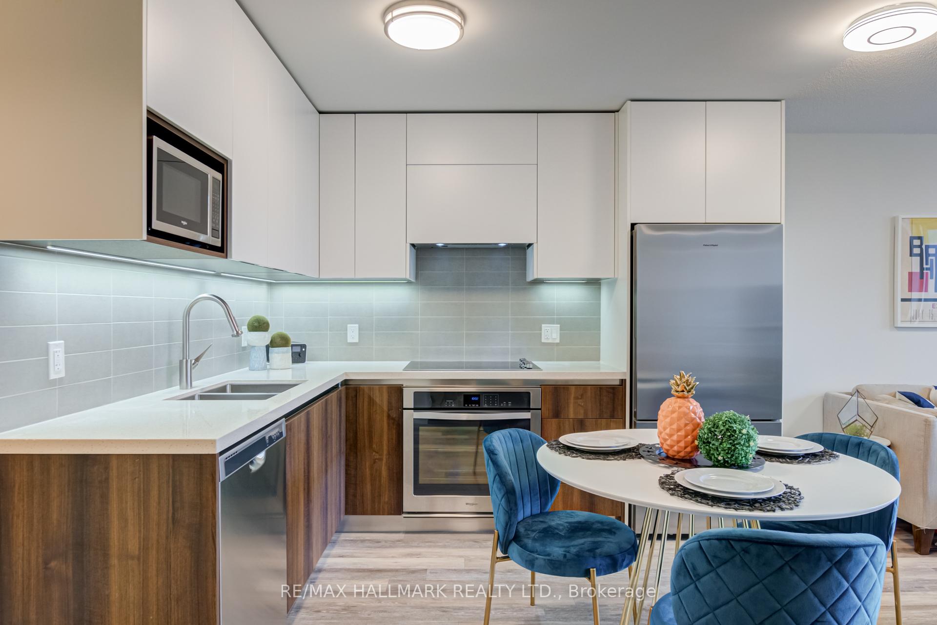 Photo 4 of Unit 726, 25 Water Walk Drive, Markham, Unionville — HOMEH