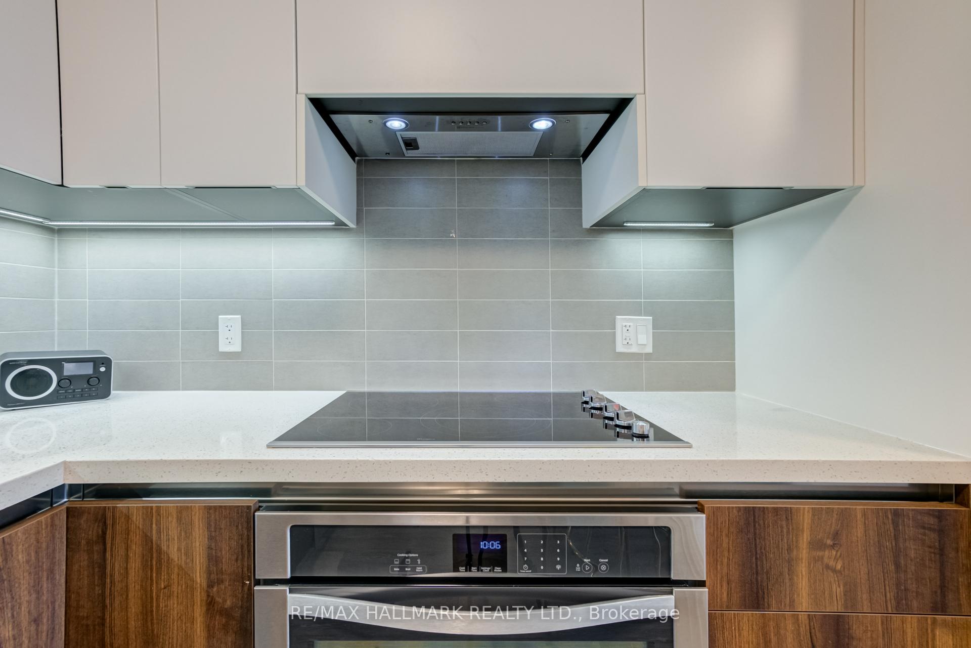 Photo 6 of Unit 726, 25 Water Walk Drive, Markham, Unionville — HOMEH