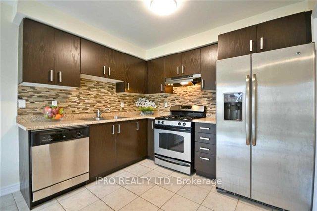 Photo 5 of 61 Kirkland Place E, Whitby, Williamsburg — HOMEH