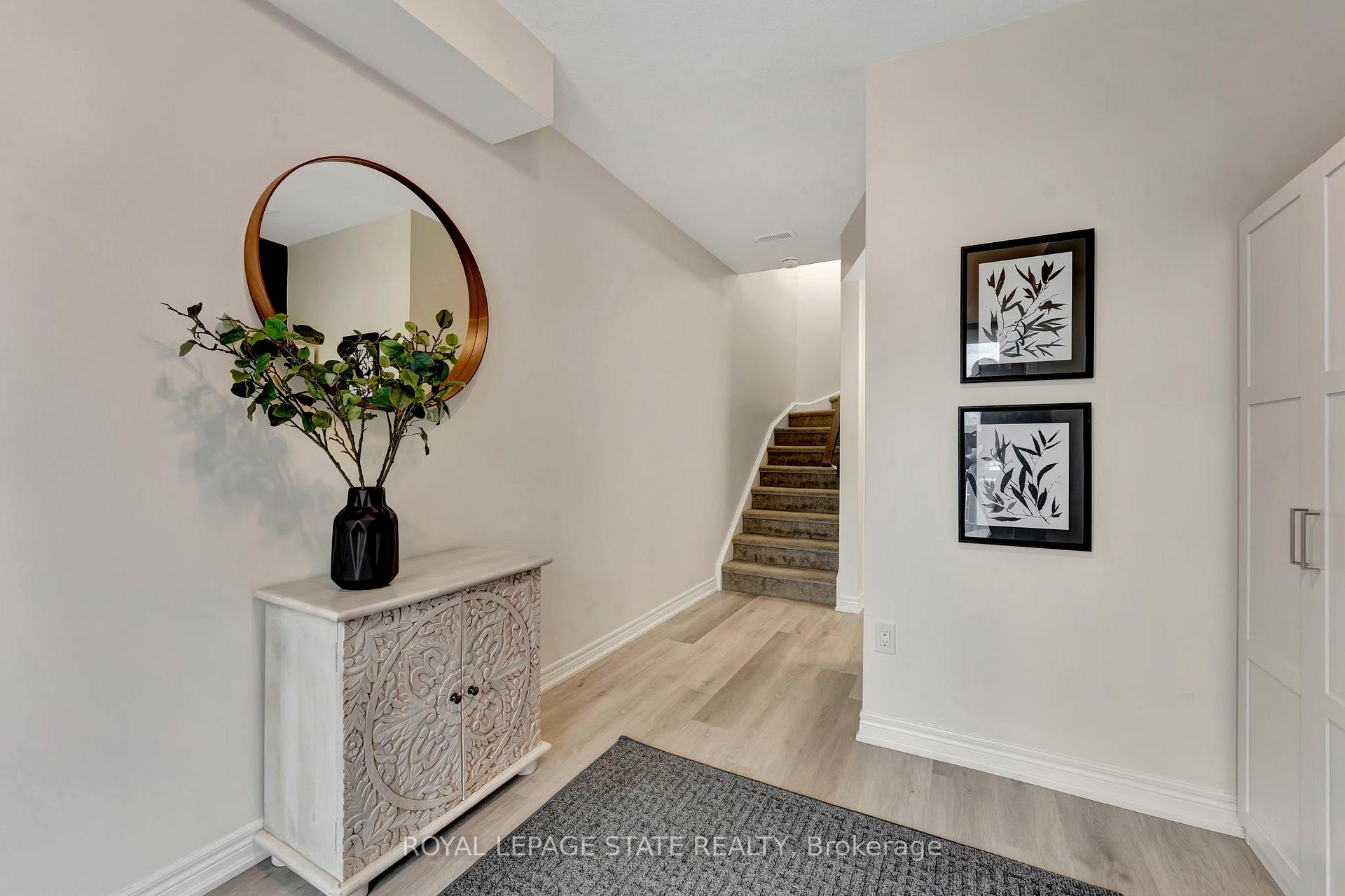 Photo 5 of 108 Dryden Lane, Hamilton, McQuesten — HOMEH