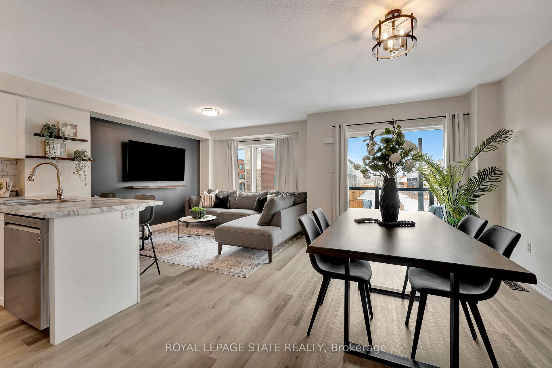 Photo 3 of 108 Dryden Lane, Hamilton, McQuesten — HOMEH