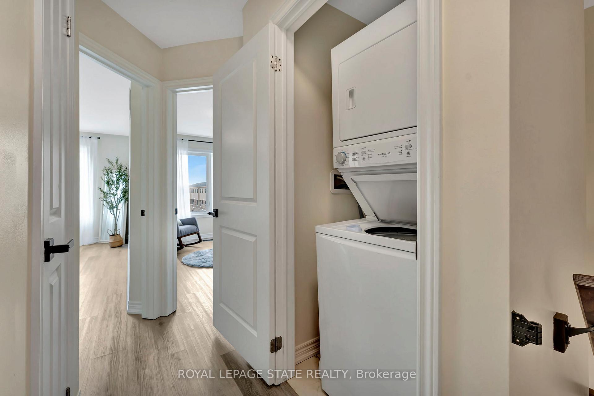 Photo 6 of 108 Dryden Lane, Hamilton, McQuesten — HOMEH