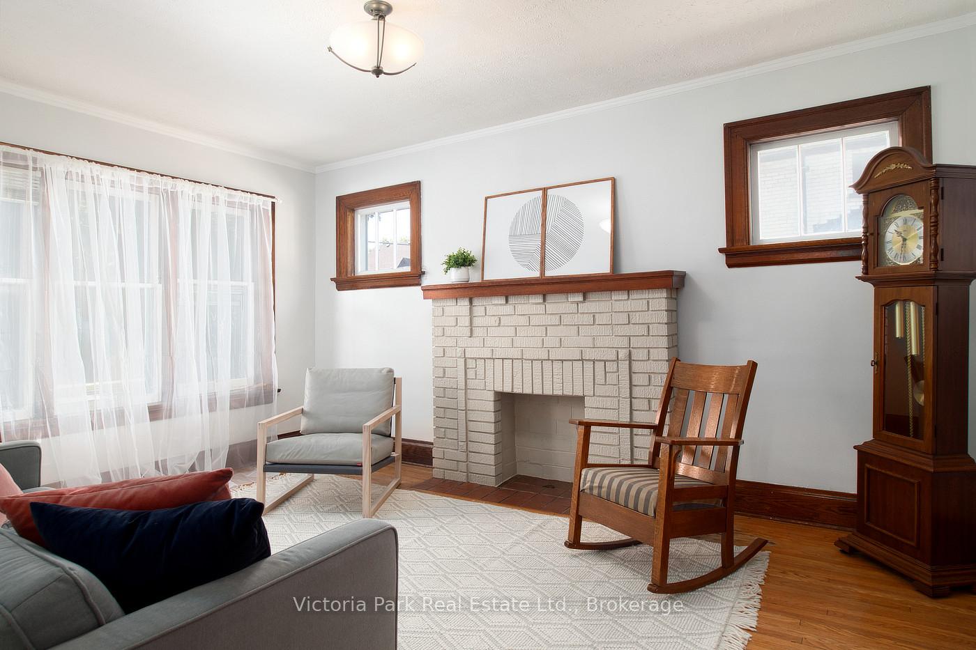 Photo 3 of 34 Park Street, Kitchener — HOMEH
