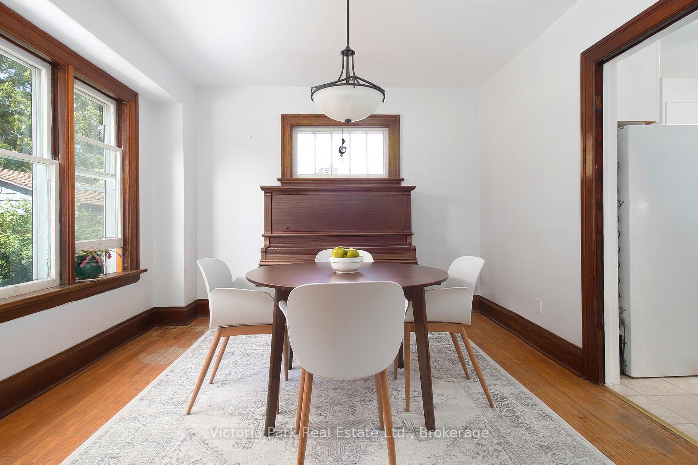 Photo 5 of 34 Park Street, Kitchener — HOMEH