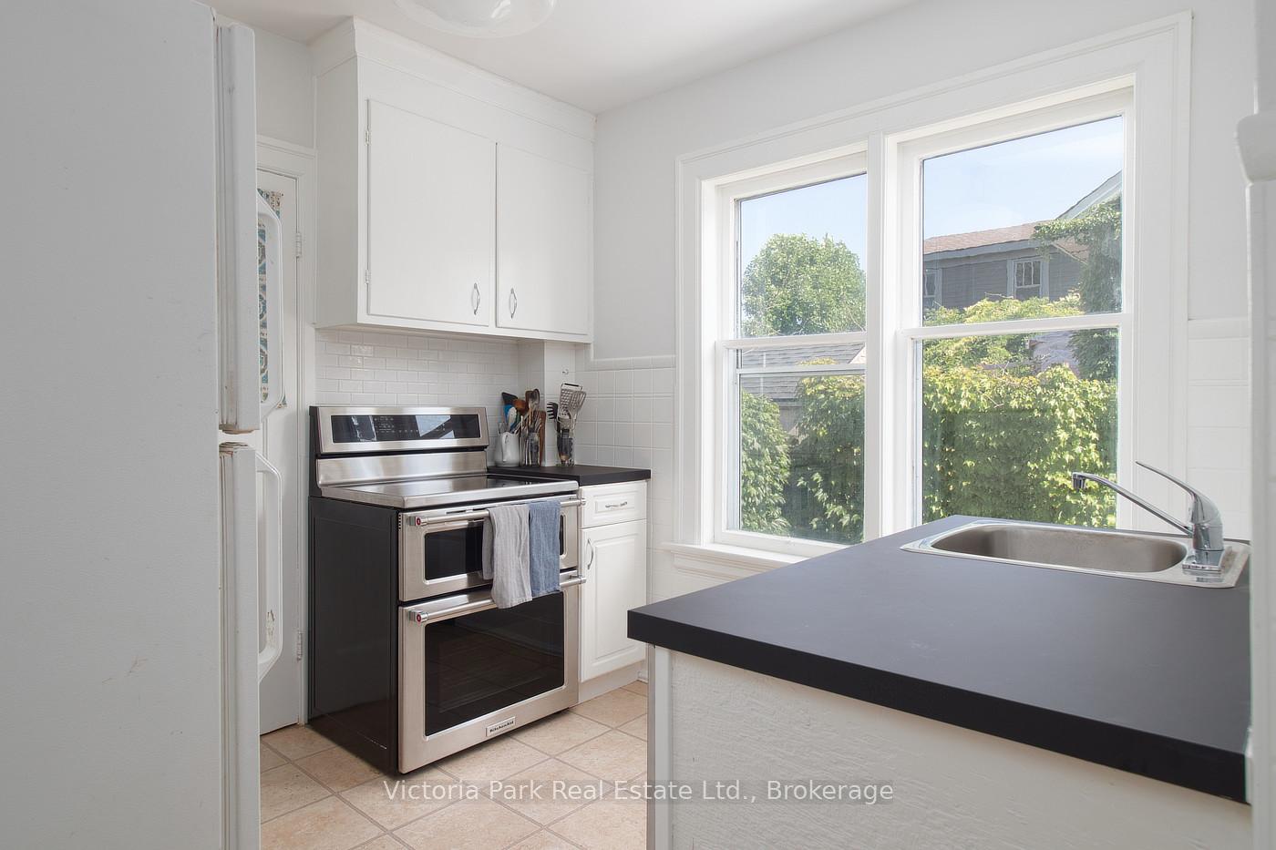 Photo 11 of 34 Park Street, Kitchener — HOMEH