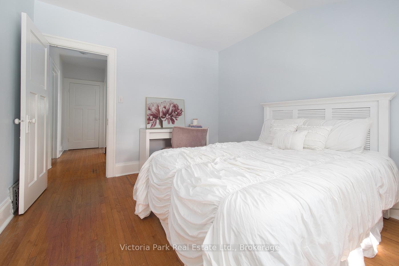Photo 17 of 34 Park Street, Kitchener — HOMEH