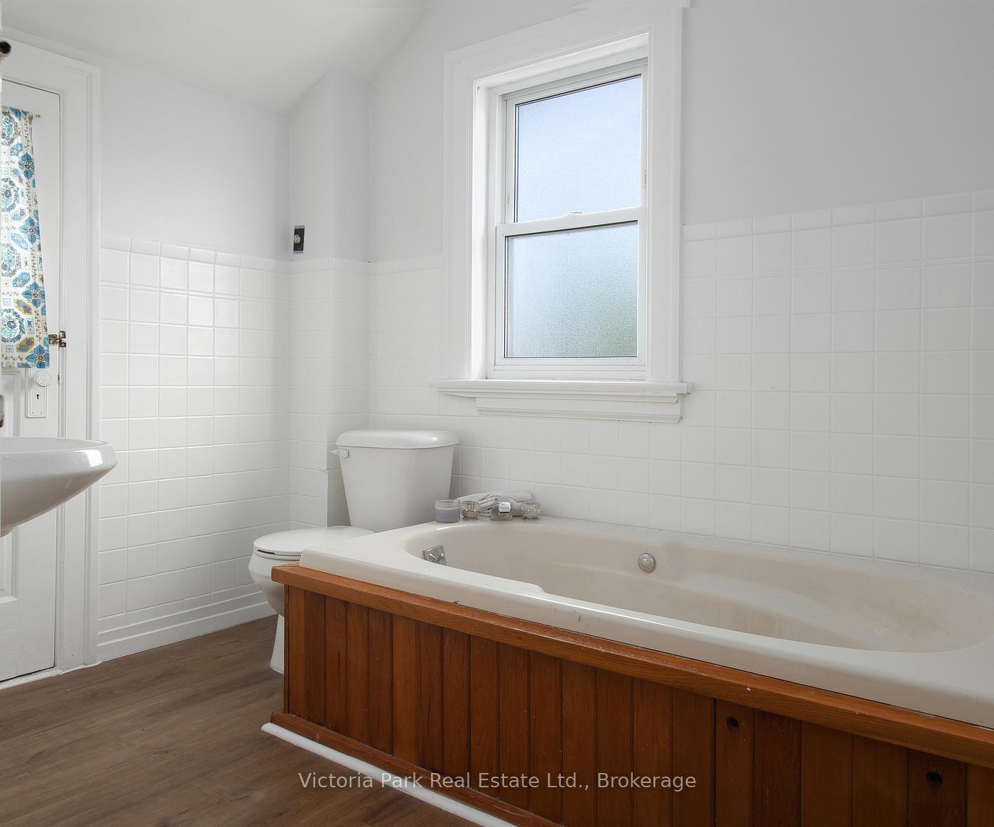 Photo 23 of 34 Park Street, Kitchener — HOMEH