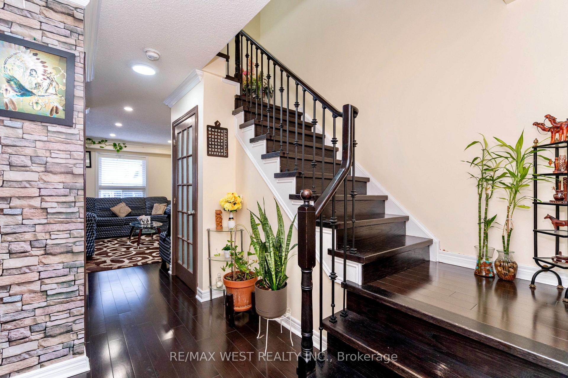 Photo 10 of 83 Ridgemore Crescent, Brampton, Fletcher's Meadow — HOMEH