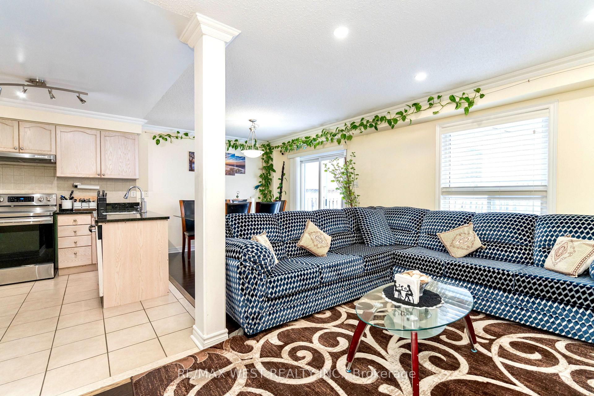 Photo 7 of 83 Ridgemore Crescent, Brampton, Fletcher's Meadow — HOMEH