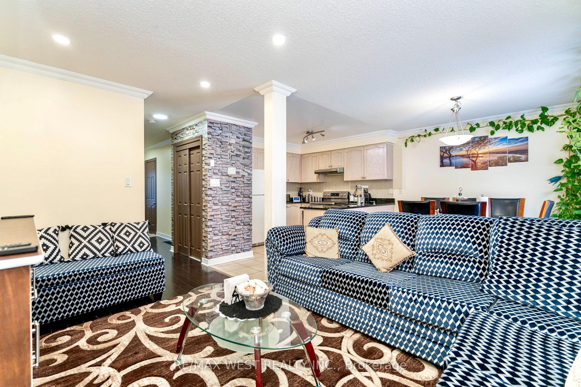 Photo 18 of 83 Ridgemore Crescent, Brampton, Fletcher's Meadow — HOMEH
