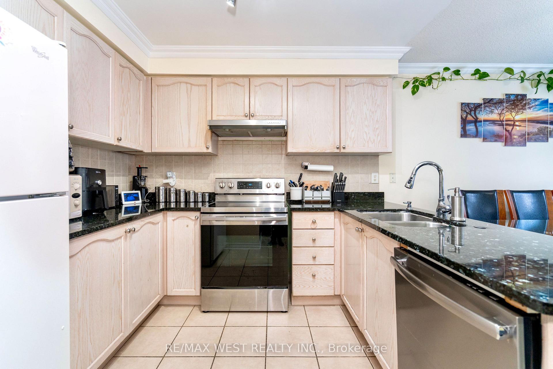 Photo 16 of 83 Ridgemore Crescent, Brampton, Fletcher's Meadow — HOMEH
