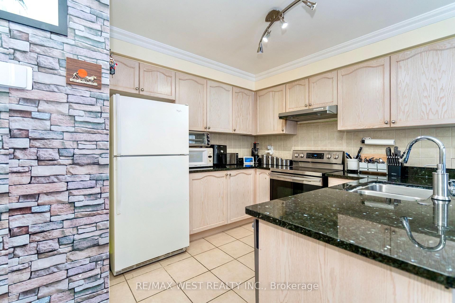 Photo 12 of 83 Ridgemore Crescent, Brampton, Fletcher's Meadow — HOMEH