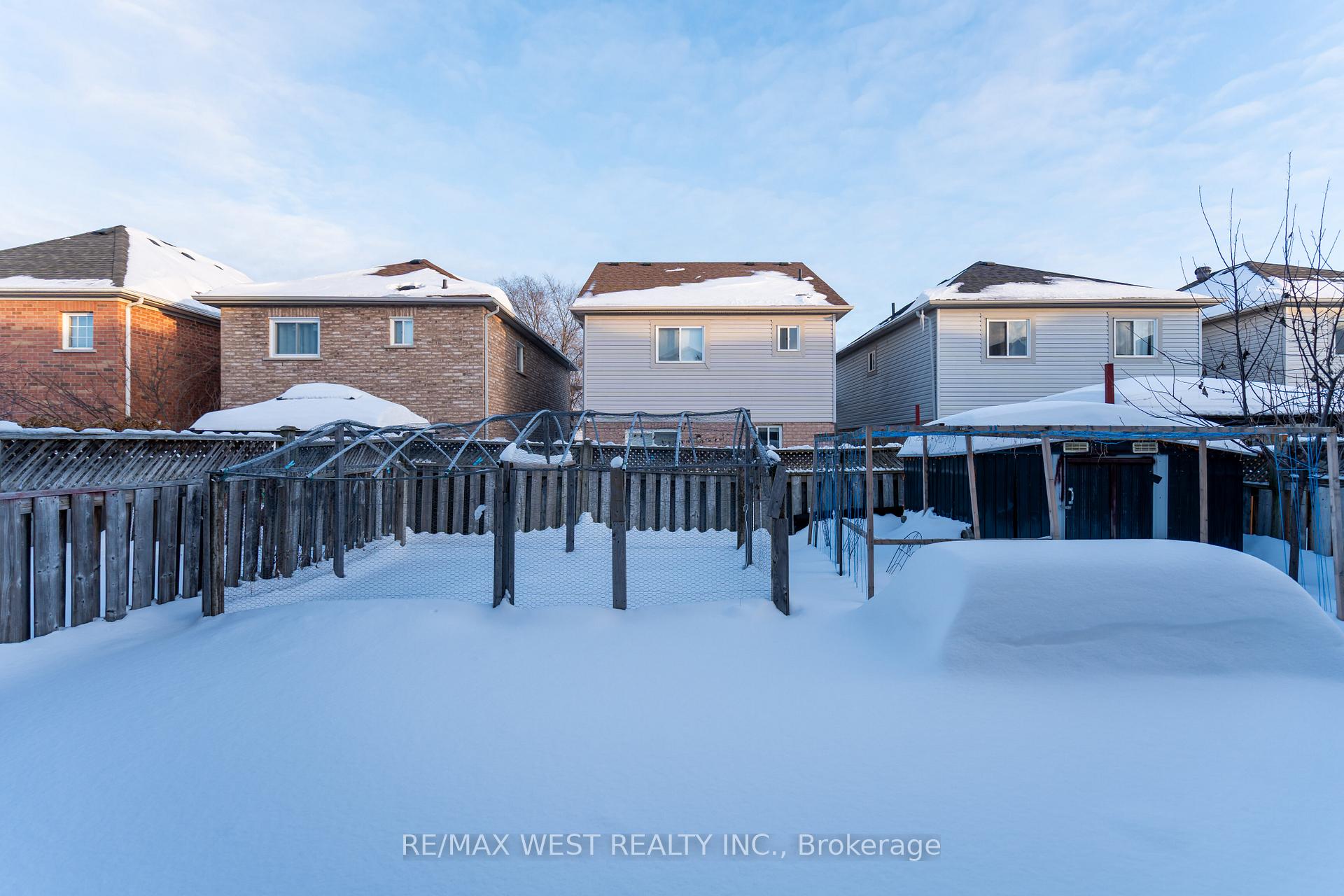 Photo 24 of 83 Ridgemore Crescent, Brampton, Fletcher's Meadow — HOMEH
